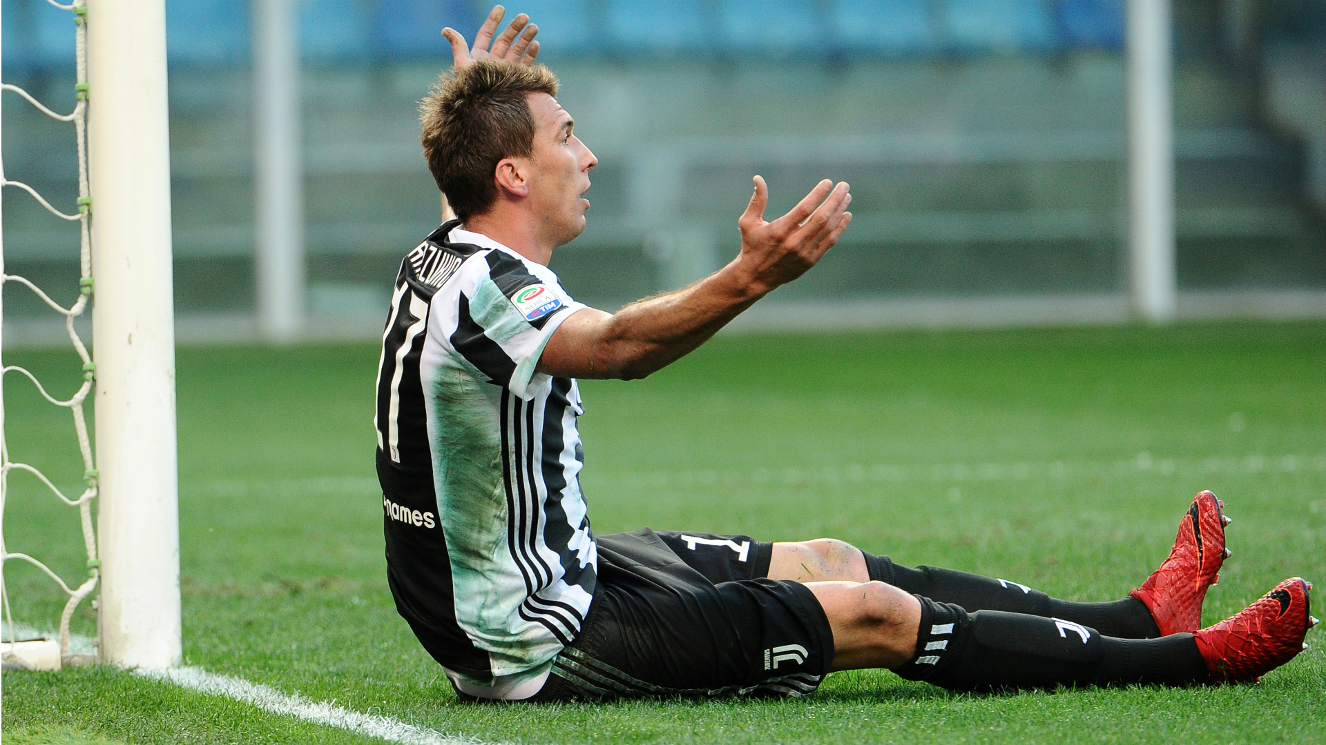 Napoli-Juve, i convocati bianconeri: ko Mandzukic e Howedes Napoli-Juve, i convocati bianconeri: ko Mandzukic e Howedes