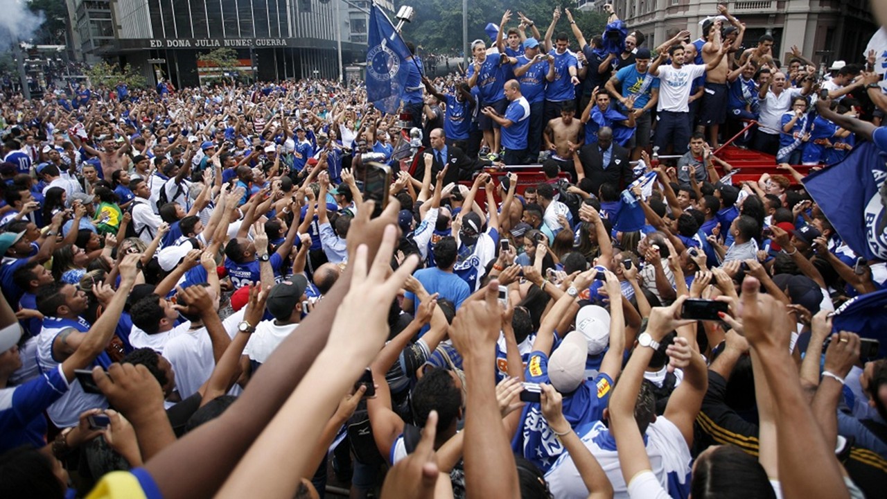 Jogadores do Cruzeiro fazem a festa após hexa da Copa do Brasil