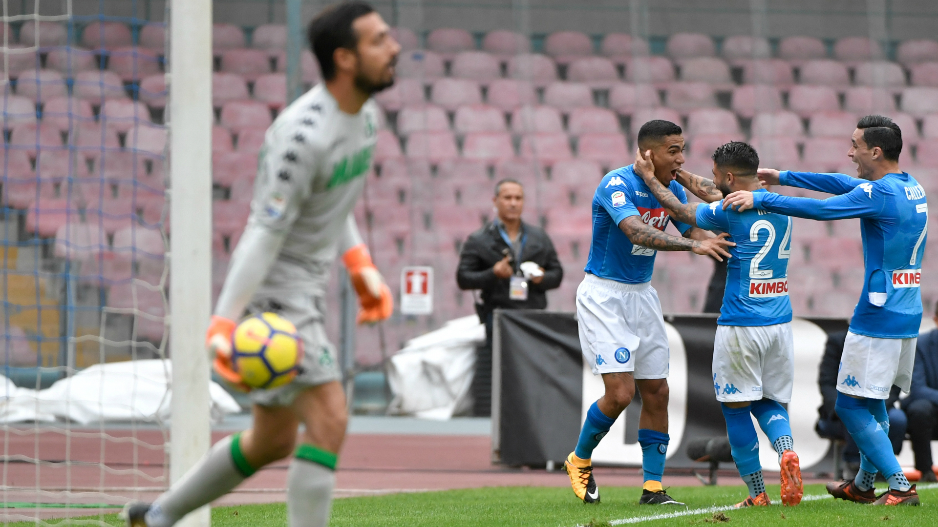 Napoli-Sassuolo, partenopei di nuovo avanti: goal Insigne o autogoal Consigli?