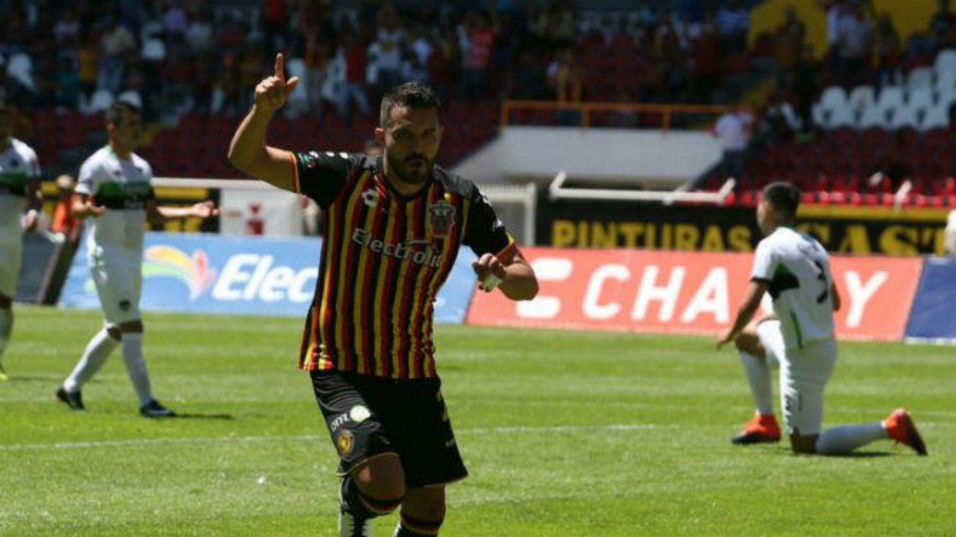 ISMAEL VALADEZ leones negros