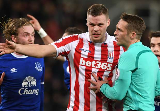 ryan-shawcross-stoke-city-referee-craig-pawson-01022016_4xyz5w6frplf15fs3p2js1t3r.jpg