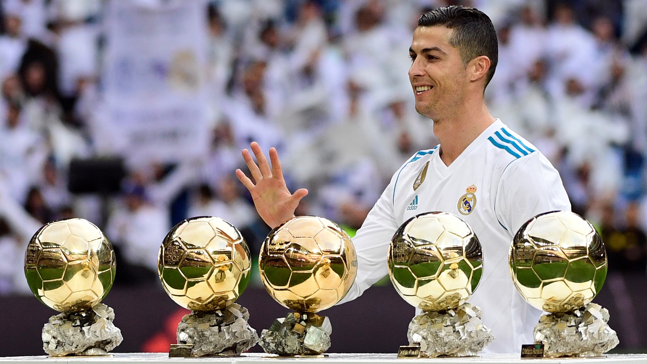 cristiano-ronaldo-balon-de-oro-ballon-dor-real-madrid-sevilla-laliga-09122017_1wmmp3ugjryqo1eqt5plpdoecb.jpg