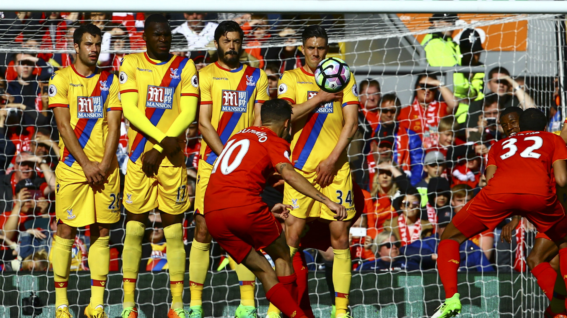 HD Coutinho free kick