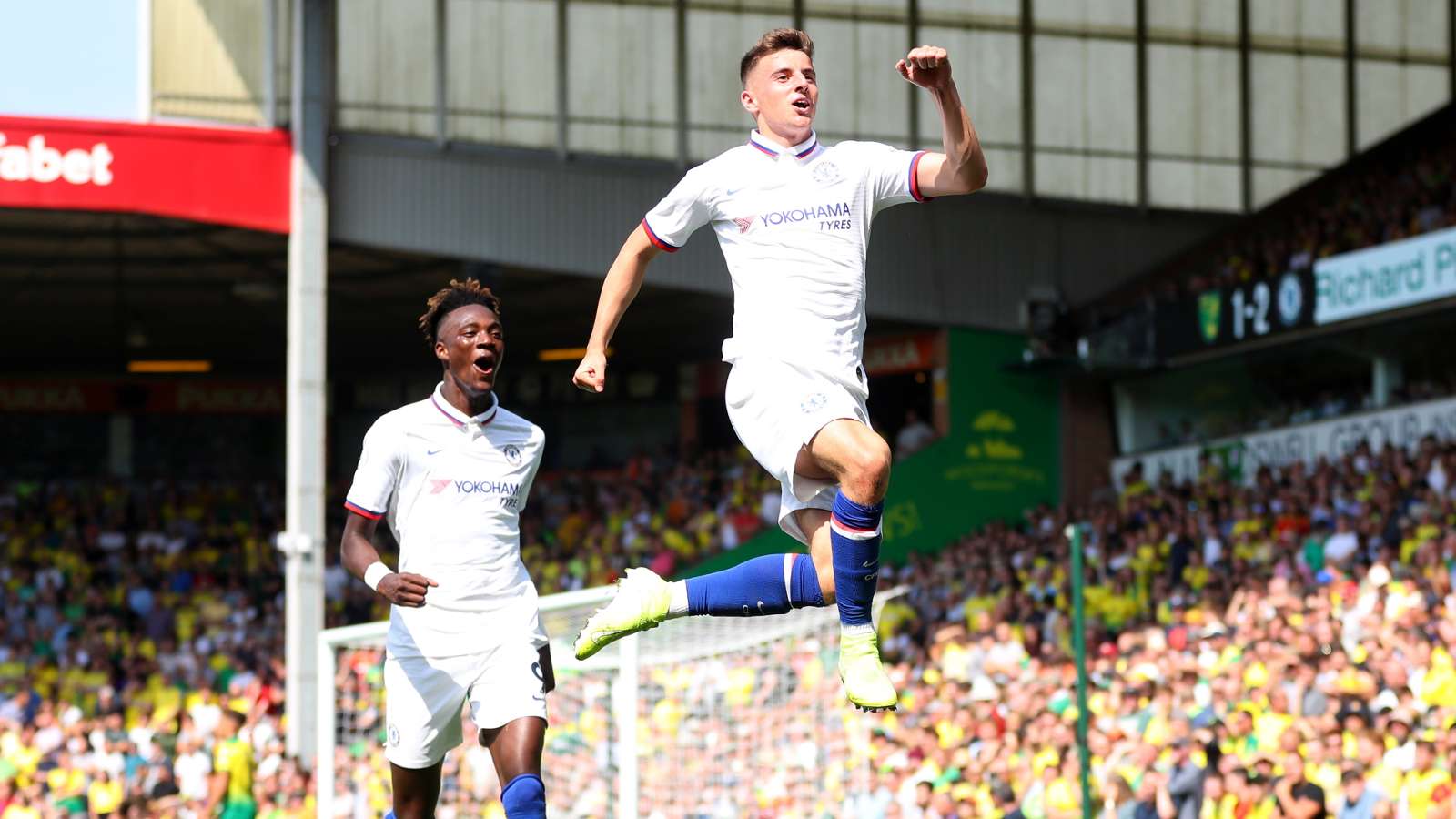 https://images.performgroup.com/di/library/GOAL/a9/1e/norwich-vs-chelsea-tammy-abraham-mason-mount_1ta47nk6vjkz314wb66yuen8jg.jpg?t=-1018113380&quality=60&w=1600