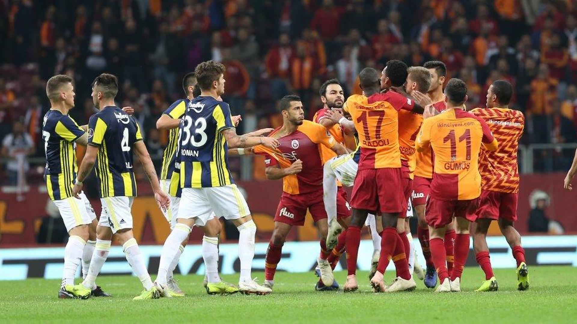 Galatasaray Fenerbahce fight 1122018