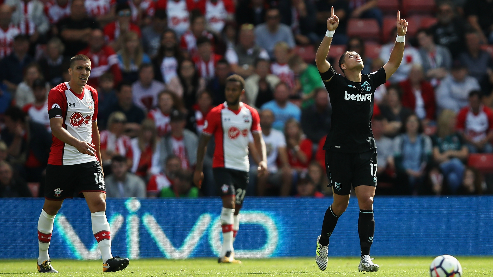 'Chicharito' se estrena con doblete en derrota del West Ham 'Chicharito' se estrena con doblete en derrota del West Ham