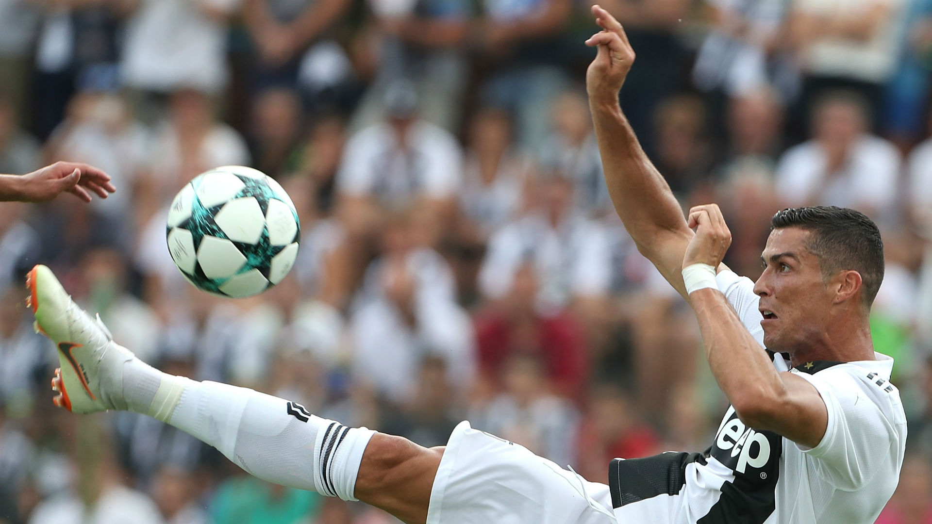 ronaldo boots juventus