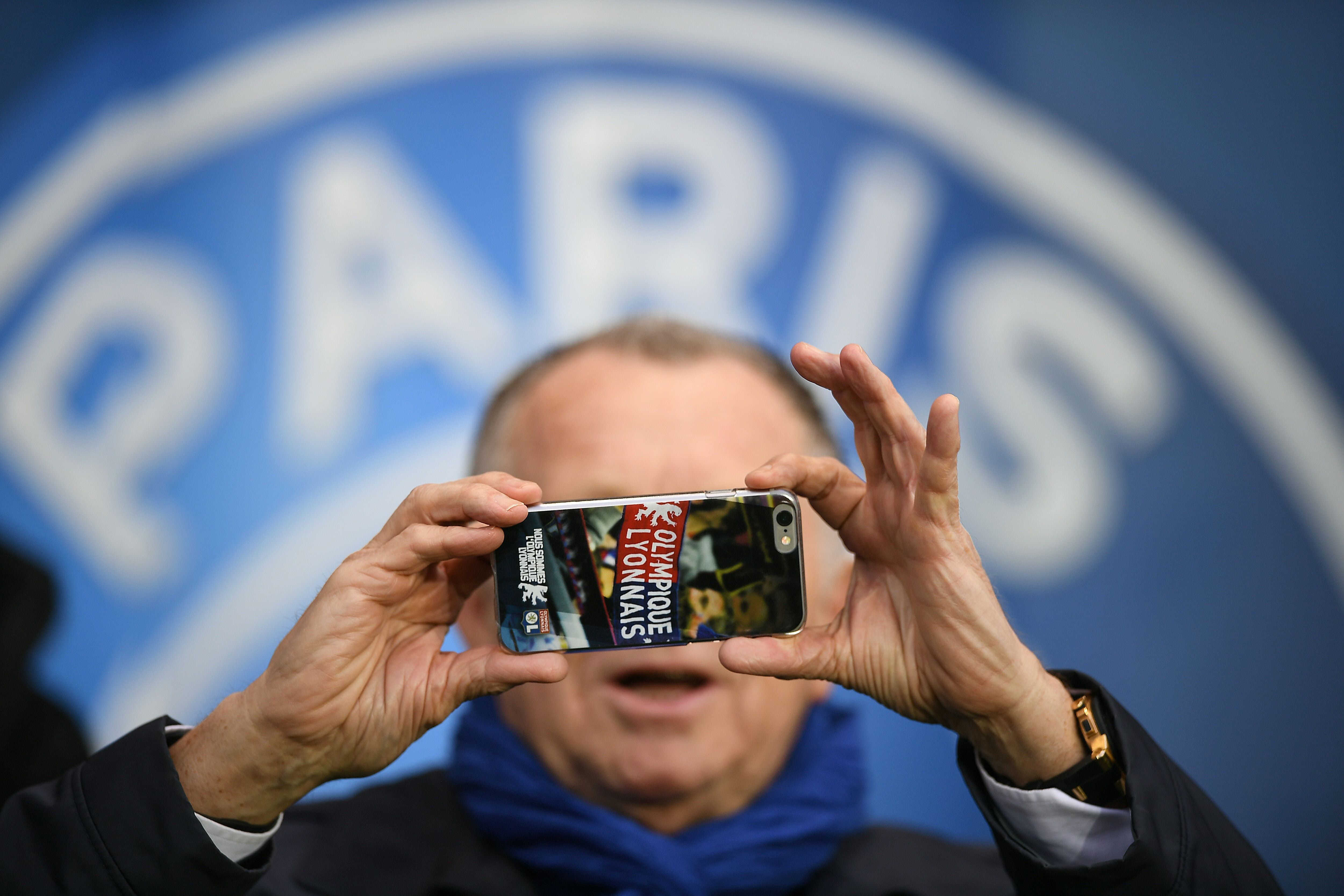 PSG : Encore une altercation entre Neymar et Cavani dans le vestiaire ! PSG : Encore une altercation entre Neymar et Cavani dans le vestiaire !