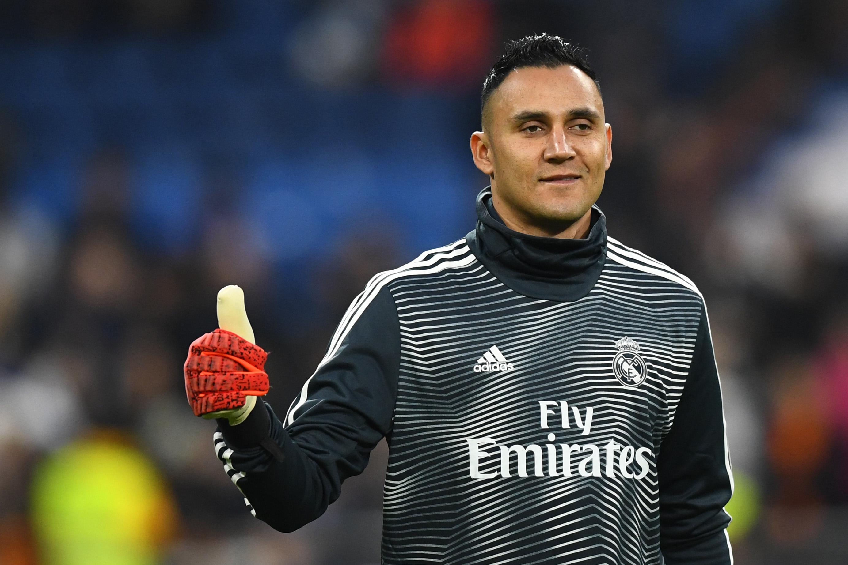 Keylor Navas Psg - Video: Montpellier Fan Throws Water Bottle At Keylor ...