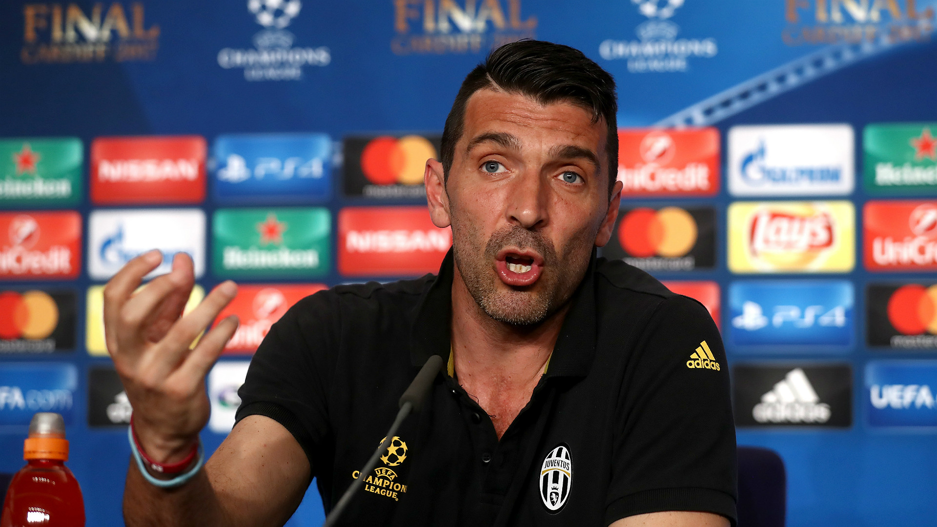 Buffon D'Amico diffidano Libero per le allusioni denigratorie sulle foto di Chi