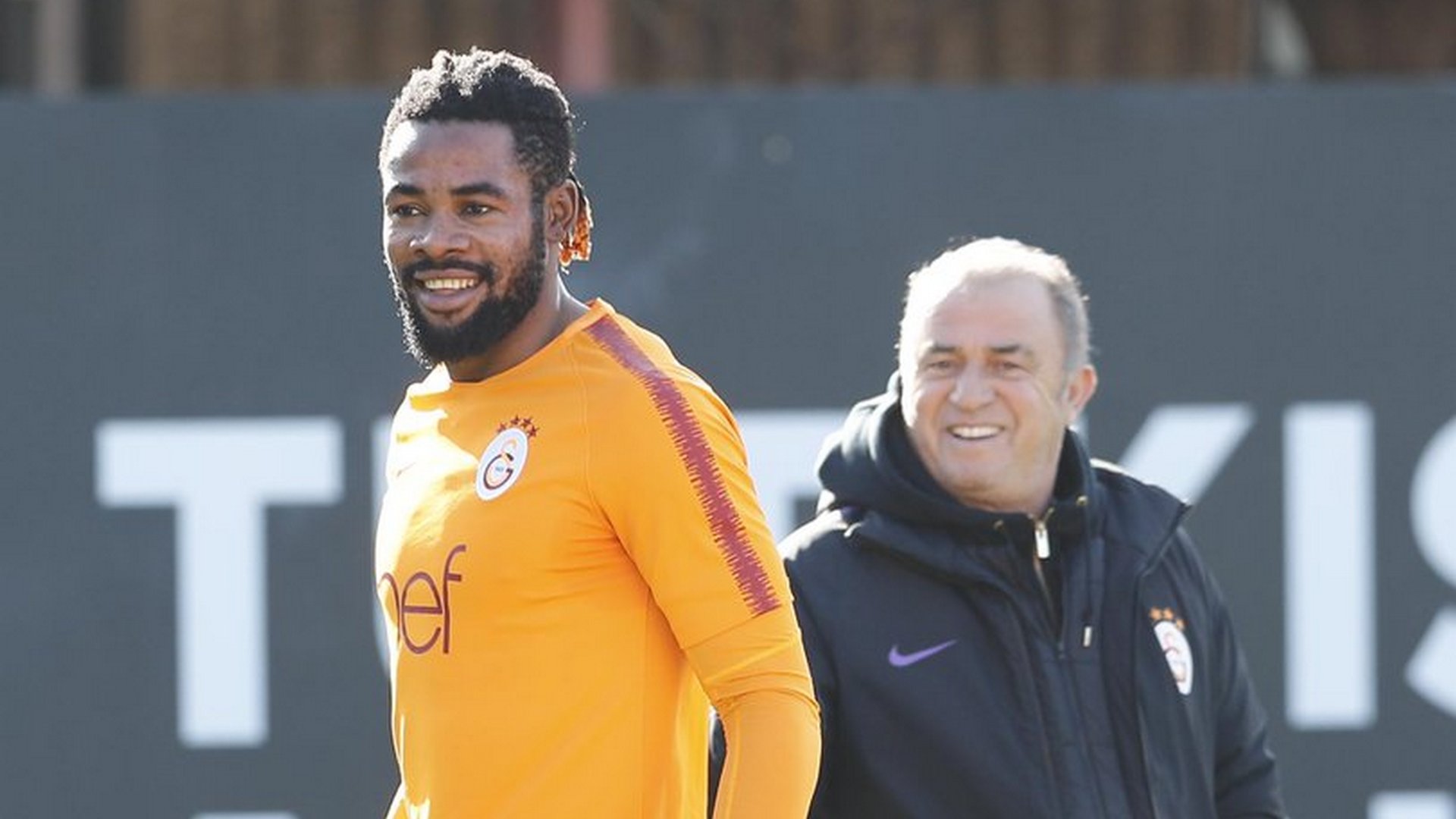 christian-luyindama-fatih-terim-galatasaray_10hl7zybkkqfy1ne7s55zvoy62.jpg