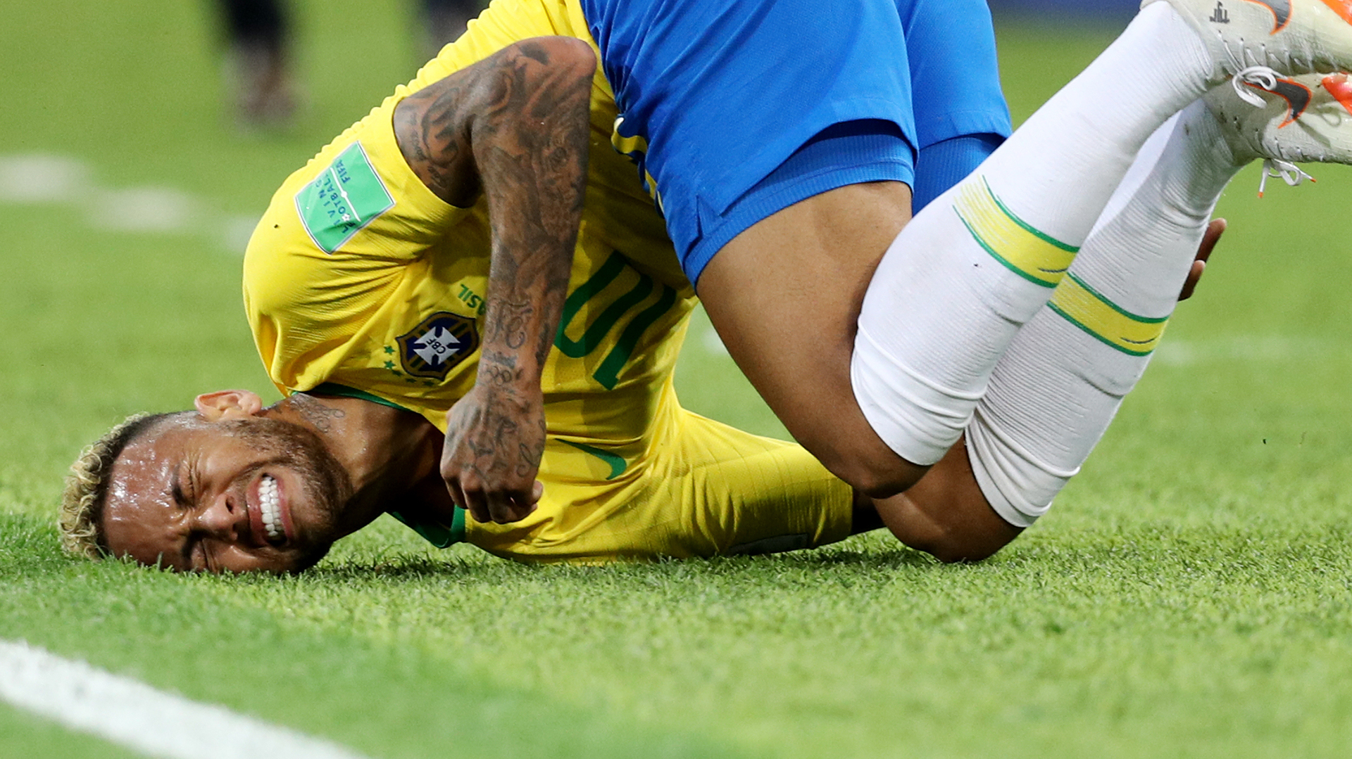 Neymar cai Brasil World Cup 2018