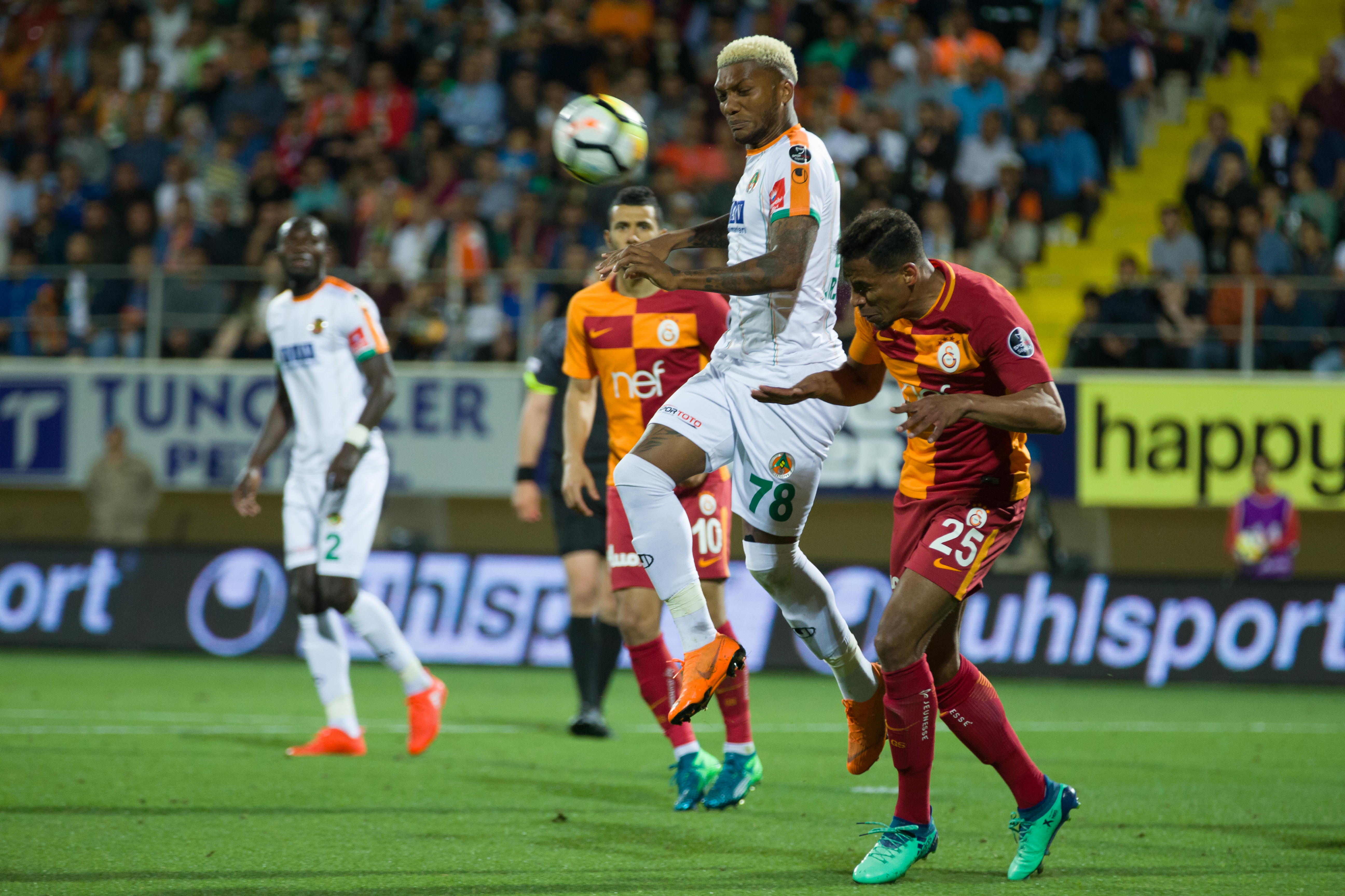 alanyaspor-galatasaray-junior-fernandes-fernando-reges-042118_1vxjmeag0nhy1rpm4qe7ns7ma.jpg