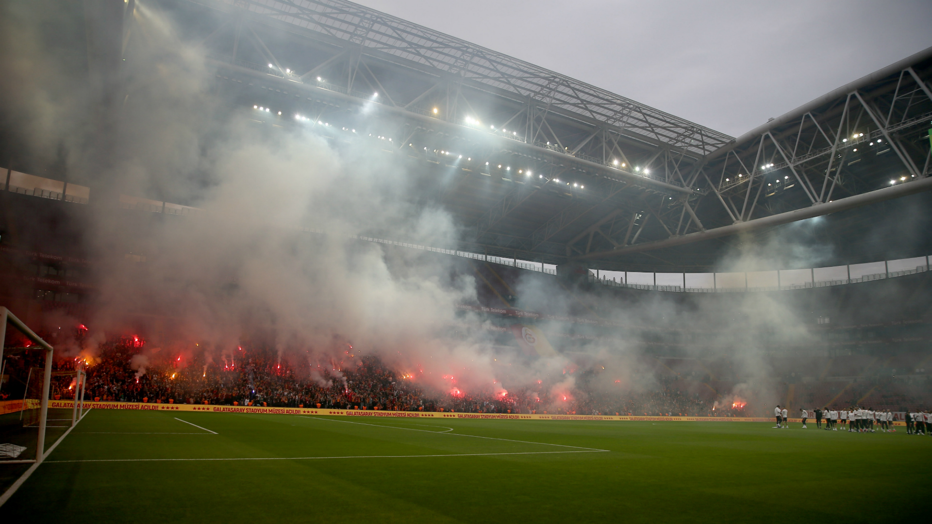 turk-telekom-stadium-galatasaray-training-03162018_iw08iytyezdw13p02tpl9vnd6.jpg