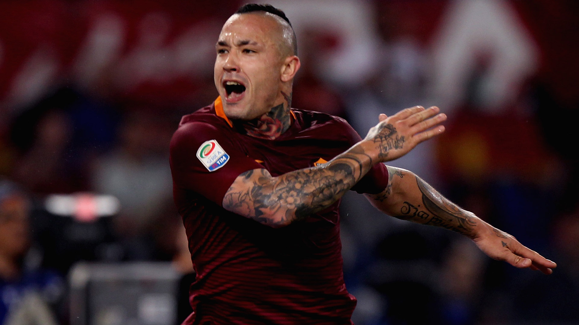 Roma, Nainggolan risponde su Twitter a un tifoso della Juve: Roma, Nainggolan risponde su Twitter a un tifoso della Juve: