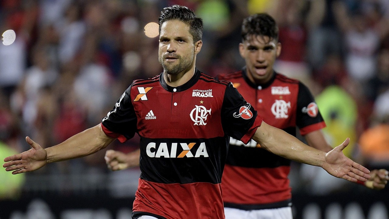 Resultado de imagem para Comandado por Diego e Lucas PaquetÃ¡, o Flamengo venceu