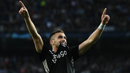 Ajax goleia o Real Madrid no Santiago Bernabéu e avança na Liga dos Campeões