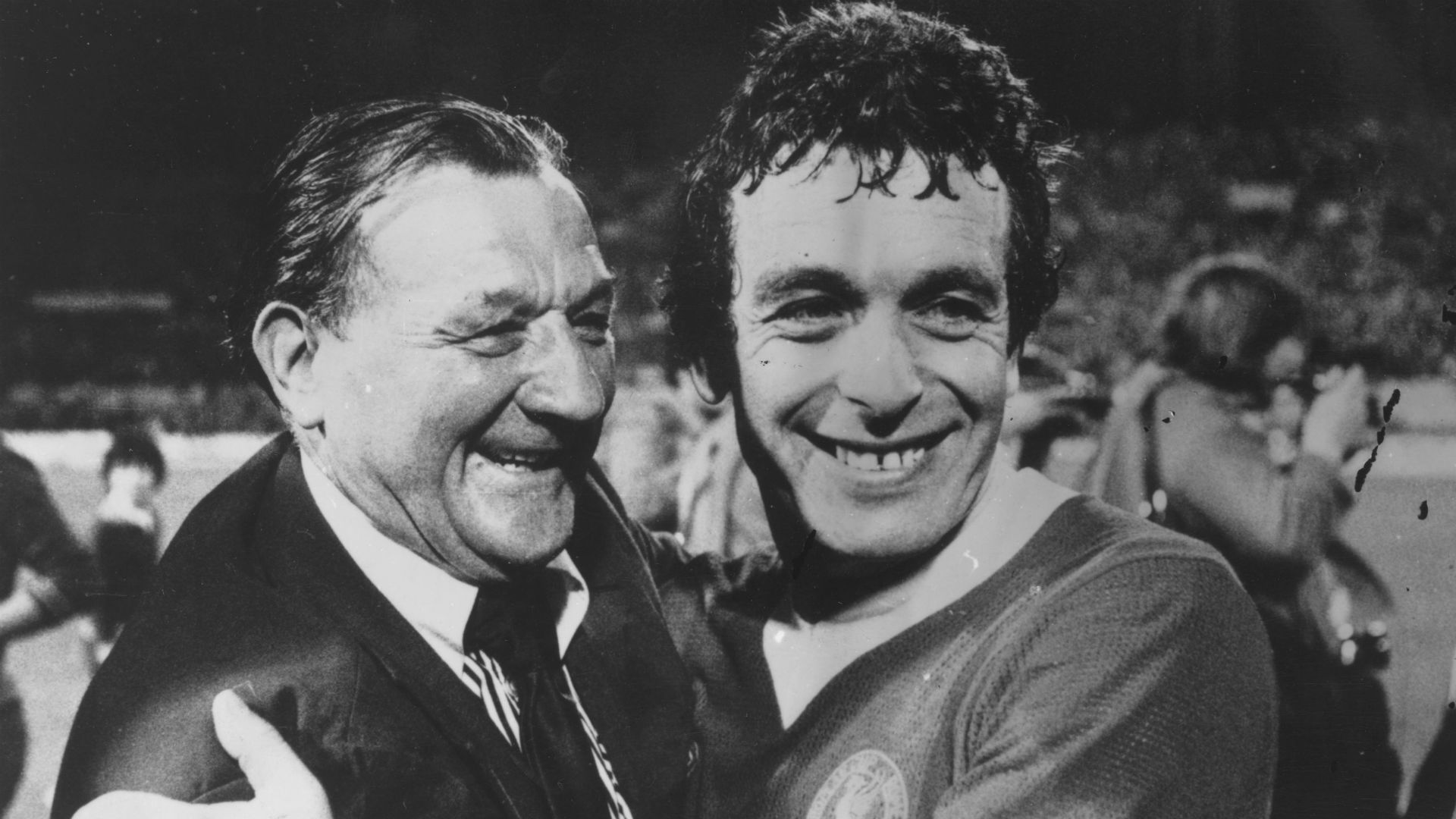 نهائي دوري أبطال أوروبا | كم مرة فاز ليفربول بالبطولة؟ Bob-paisley-ian-callaghan-liverpool-european-cup-1977_i11tc2aqb01v1lju7lgsb1rbp