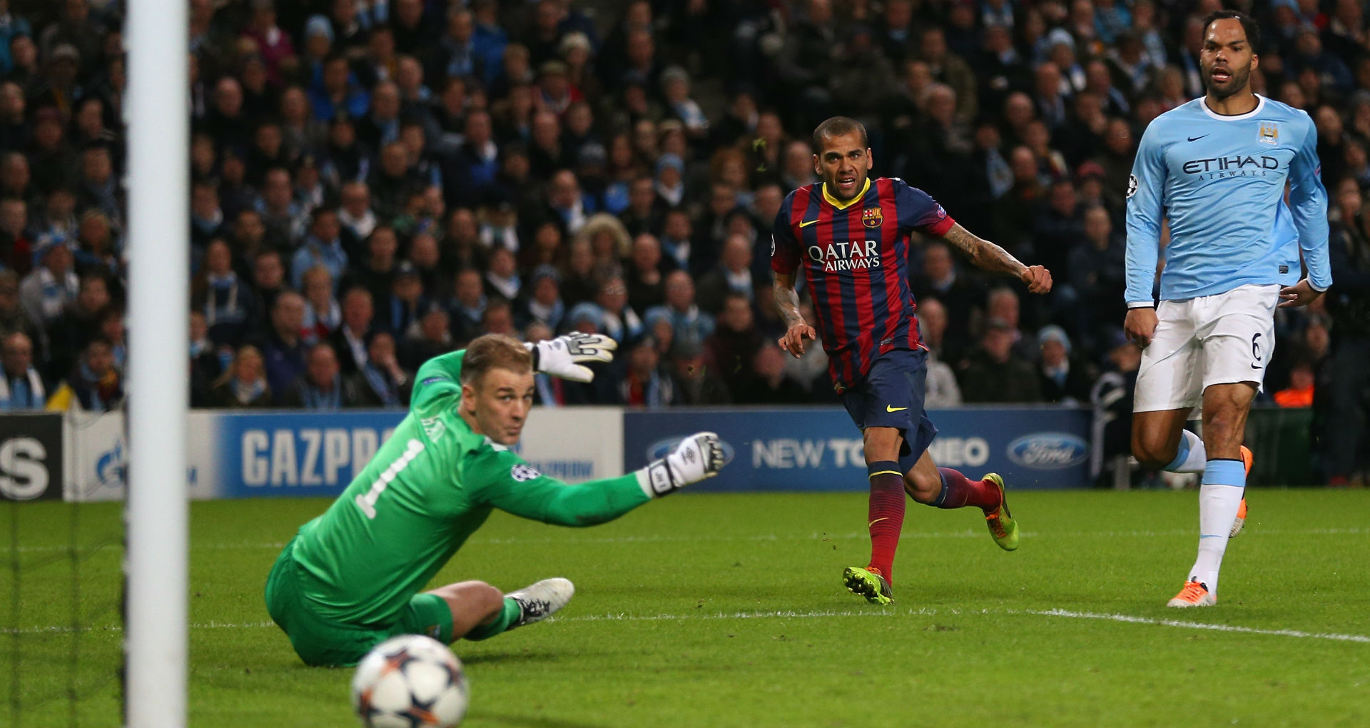 Dani Alves Barcelona Manchester City 2014