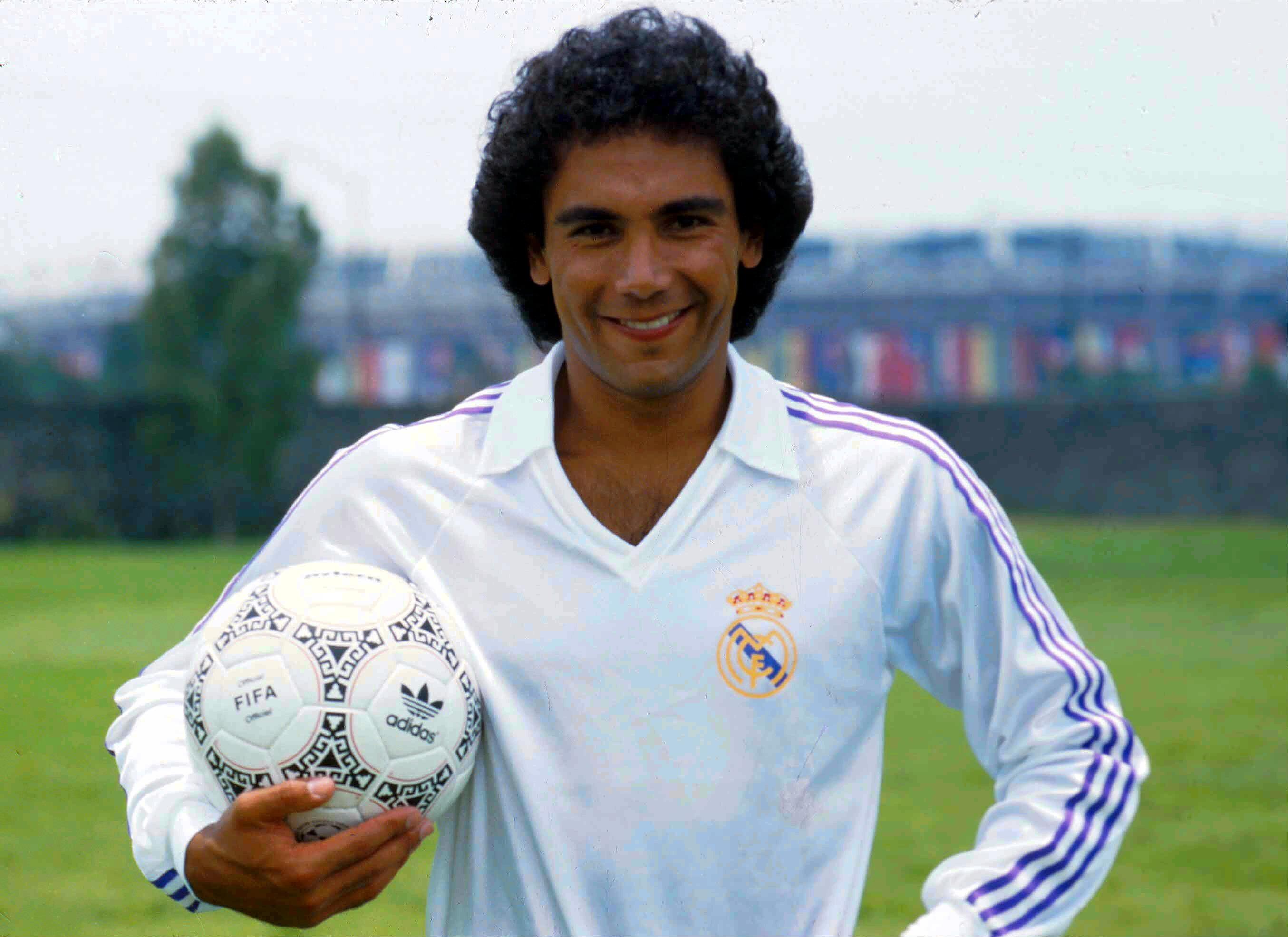 Hugo Sánchez en su etapa como futbolista del Real Madrid
