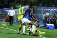 Johor Darul Ta'zim's S. Kunanlan (middle) vies for the ball with Kedah players 20/1/2017