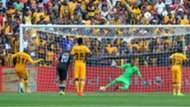 Brighton Mhlongo denies Willard Katsande - Kaizer Chiefs v Orlando Pirates