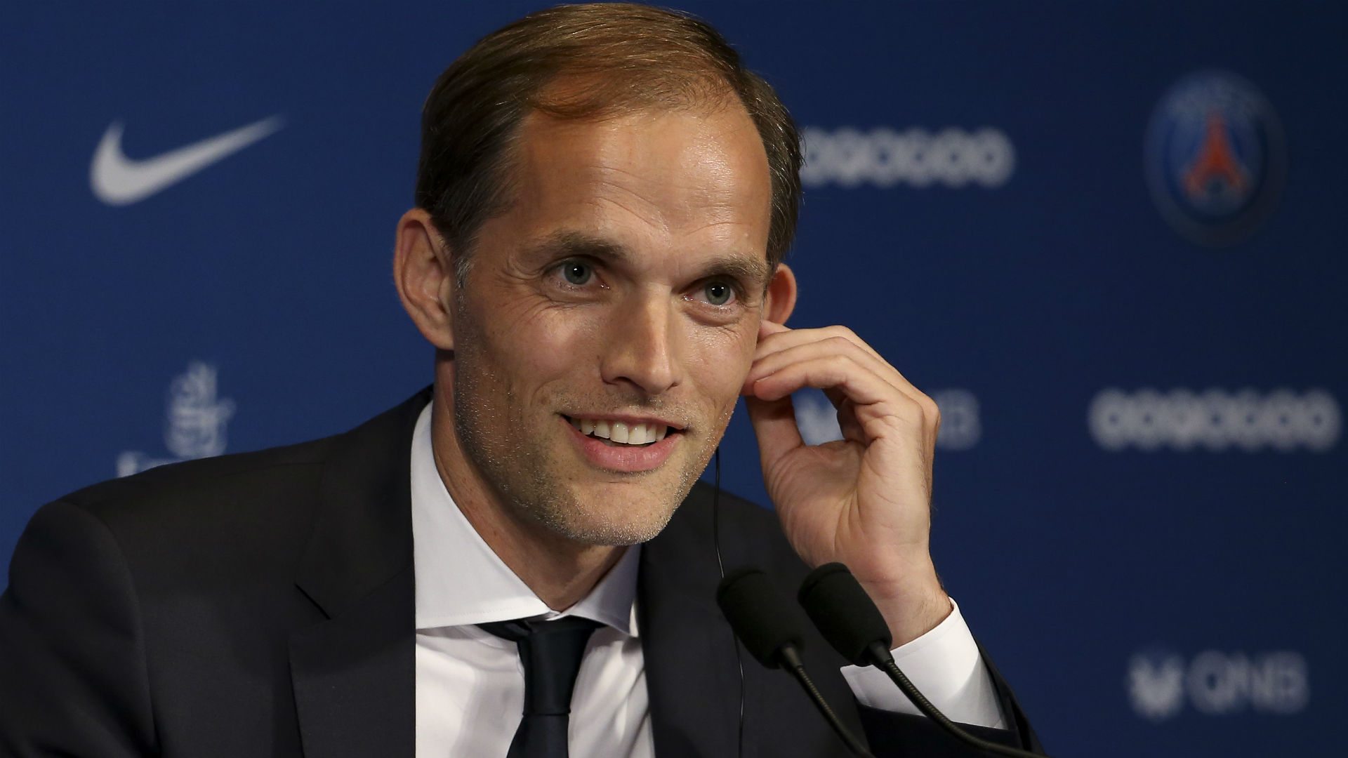 PSG : Lassana Diarra pose sa candidature pour le poste de défenseur central PSG : Lassana Diarra pose sa candidature pour le poste de défenseur central