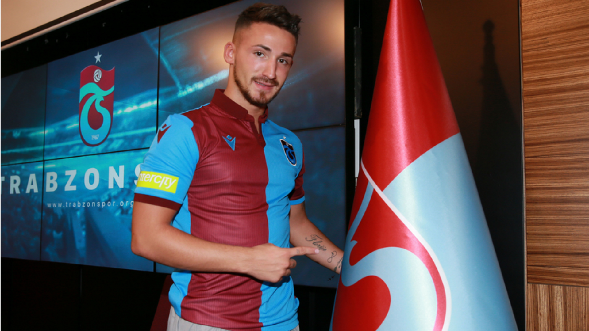 donis-avdijaj-trabzonspor-transfer-2019_1p8fwyfcwbwox1igwe83g48k1d.jpg