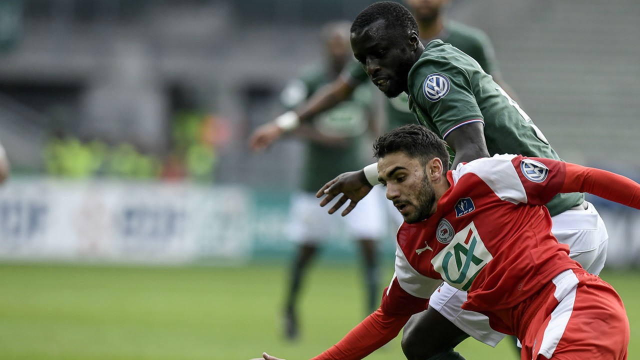 Championnat de France de football LIGUE 1 2018-2019-2020 - Page 6 Cheikh-mbengue-romain-del-castillo-saint-etienne-nimes-coupe-de-france-07012018_7ojmo4ti05v41ullnvp2kn8lf
