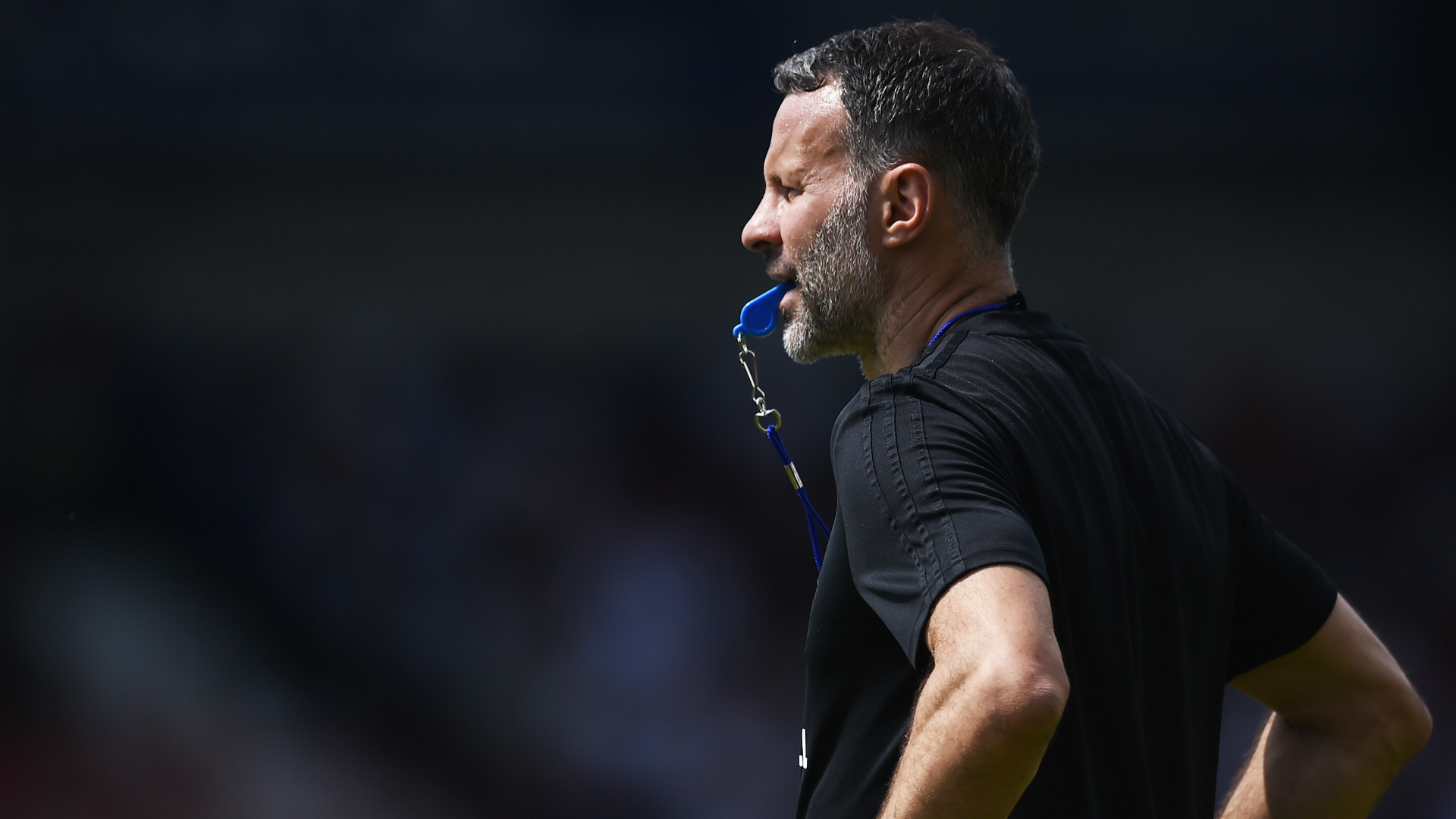 Everton star taken to hospital after picking up injury