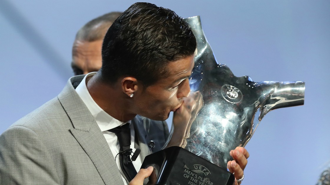 https://images.performgroup.com/di/library/GOAL/e3/3d/cristiano-ronaldo-uefa-player-of-the-year_1r7ikdf0pazgy14sks4eh7q5ou.jpg?t=354665190&quality=90&h=630