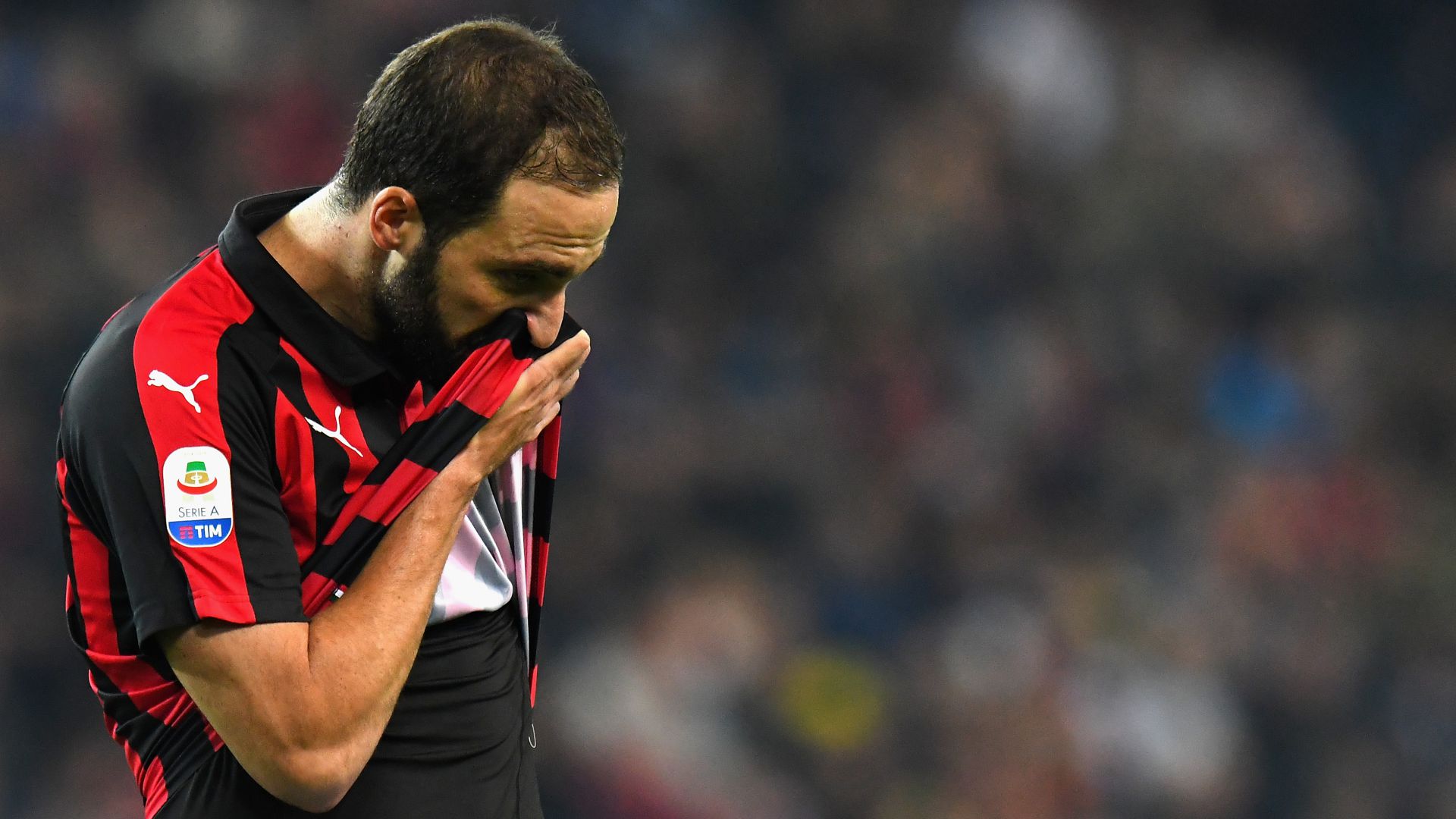 MILAN-JUVE, espulso Higuain! Il 'Pipita' salterà la Lazio dopo la sosta MILAN-JUVE, espulso Higuain! Il 'Pipita' salterà la Lazio dopo la sosta