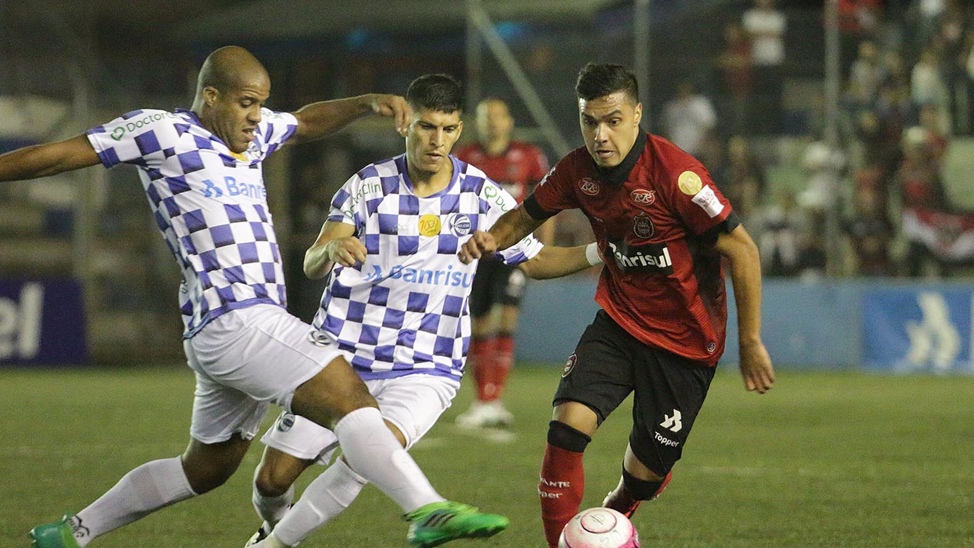 Grêmio dá 'chocolate' no Brasil de Pelotas e fica perto do título Grêmio dá 'chocolate' no Brasil de Pelotas e fica perto do título