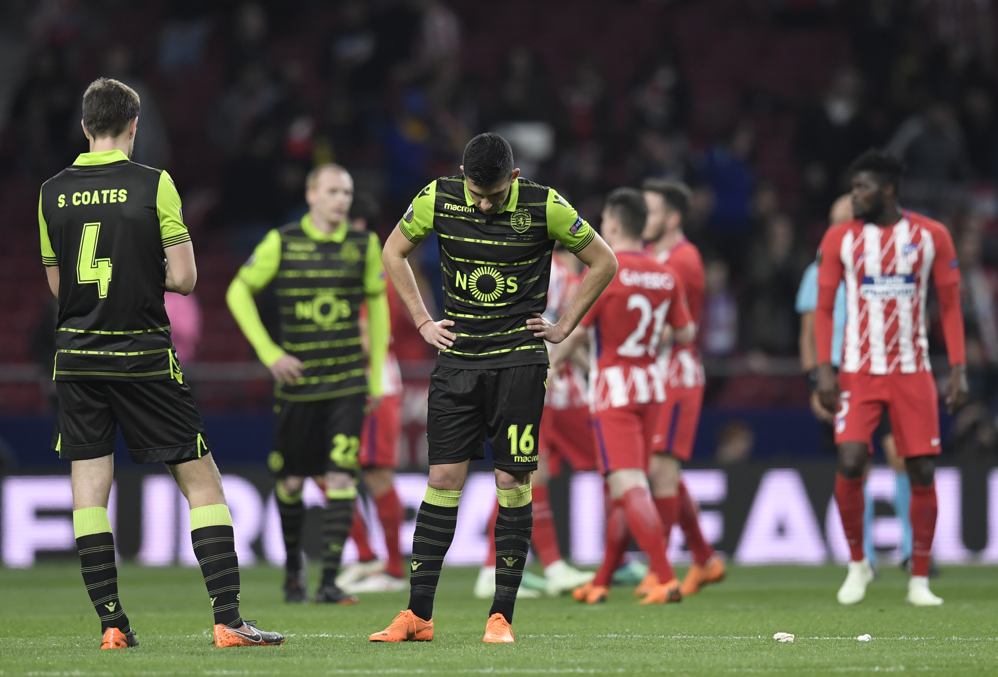 Calciatori dello Sporting aggrediti dai tifosi: possibile rescissione per Battaglia