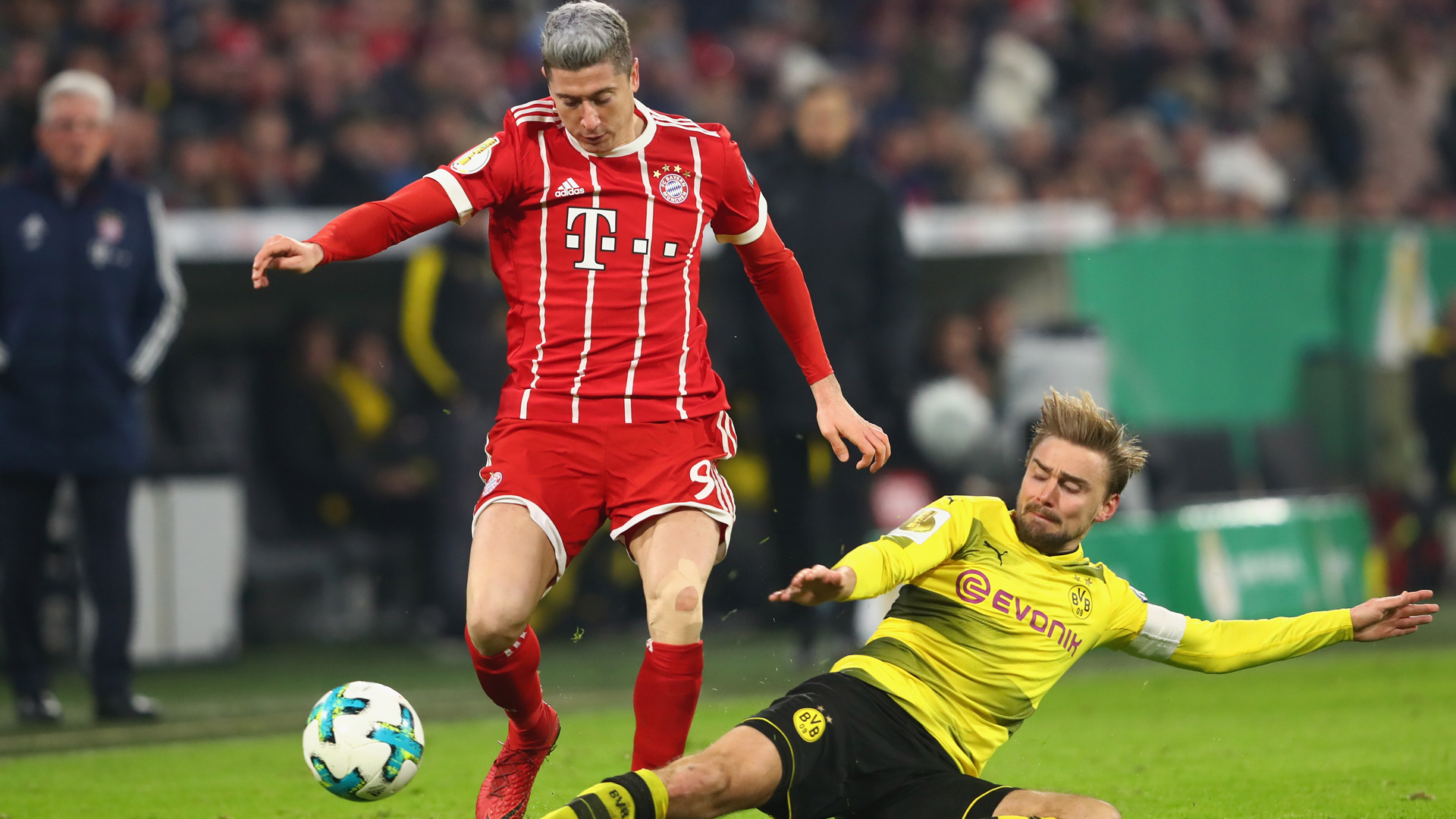 Robert Lewandowski Bayern Marcel Schmelzer Dortmund Pokal 1217