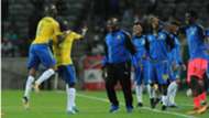 Hlompho Kekana celebrates his goal with Pitso Mosimane - Mamelodi Sundowns