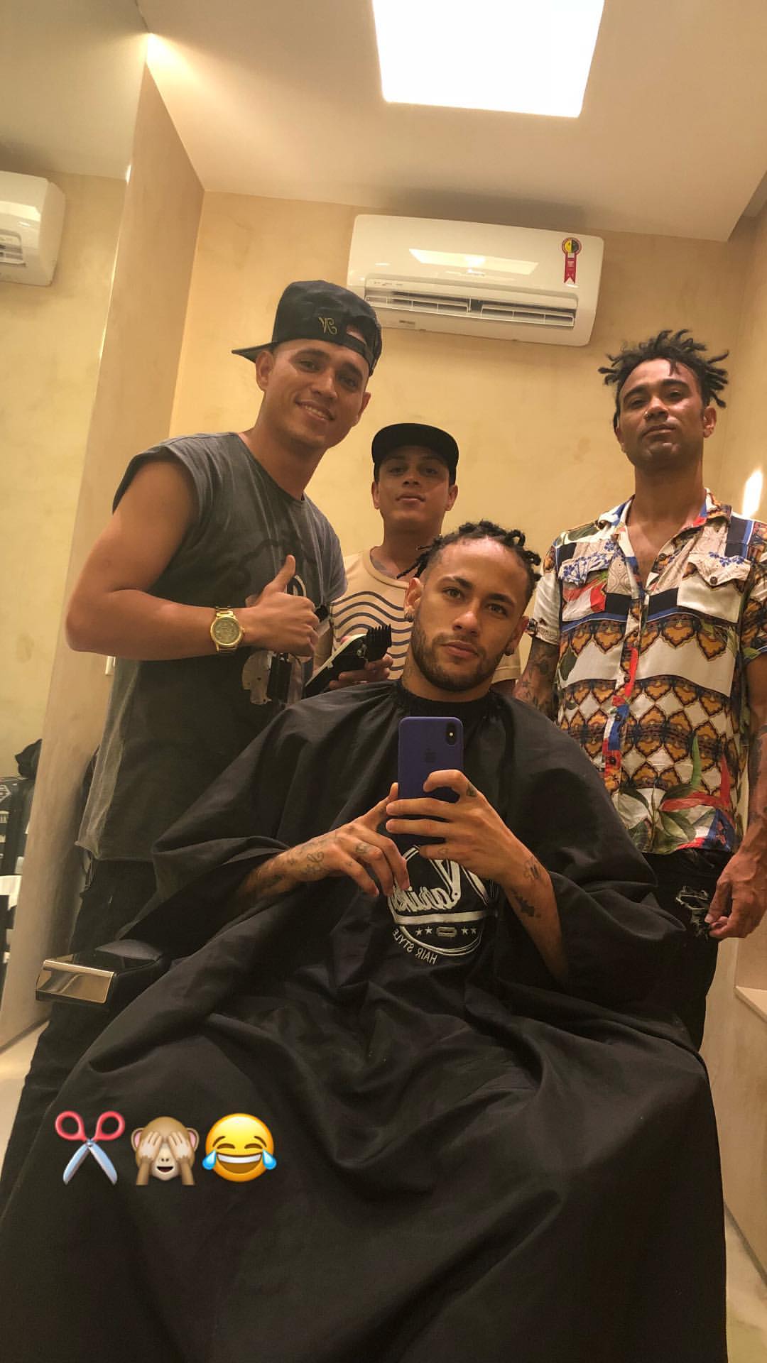 Gaya Rambut Baru Neymar Yang Nyentrik FourFourTwo