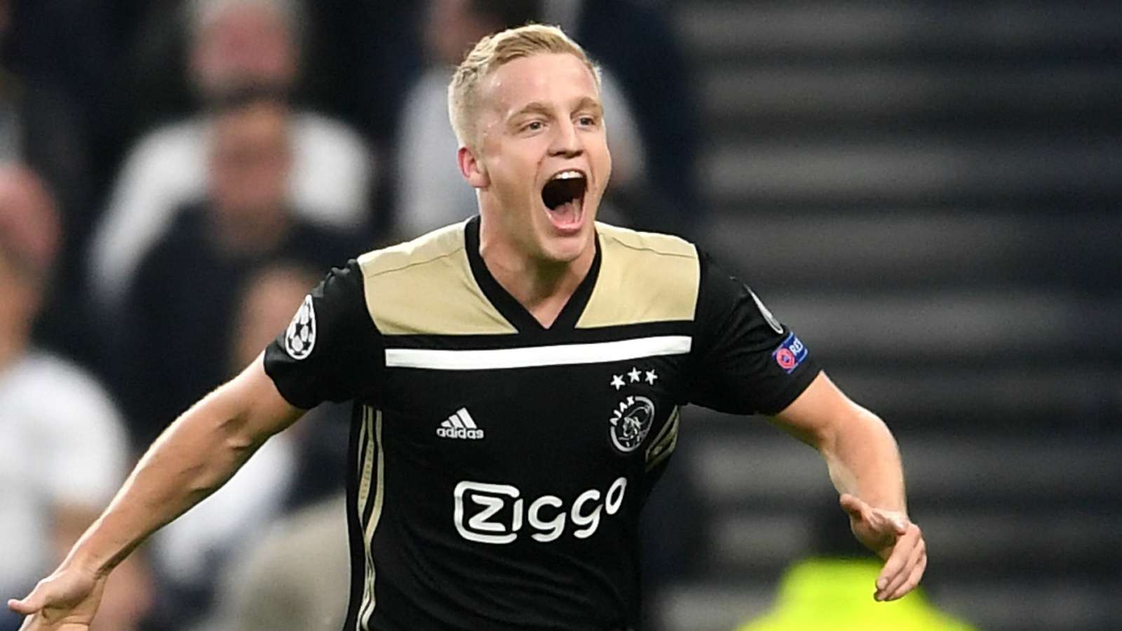 donny-van-de-beek-ajax-2018-19_7c81x9n4g3g19mx2rplnjayh.jpg