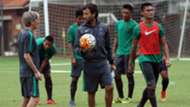 Luis Milla - Latihan Timnas Indonesia U-22