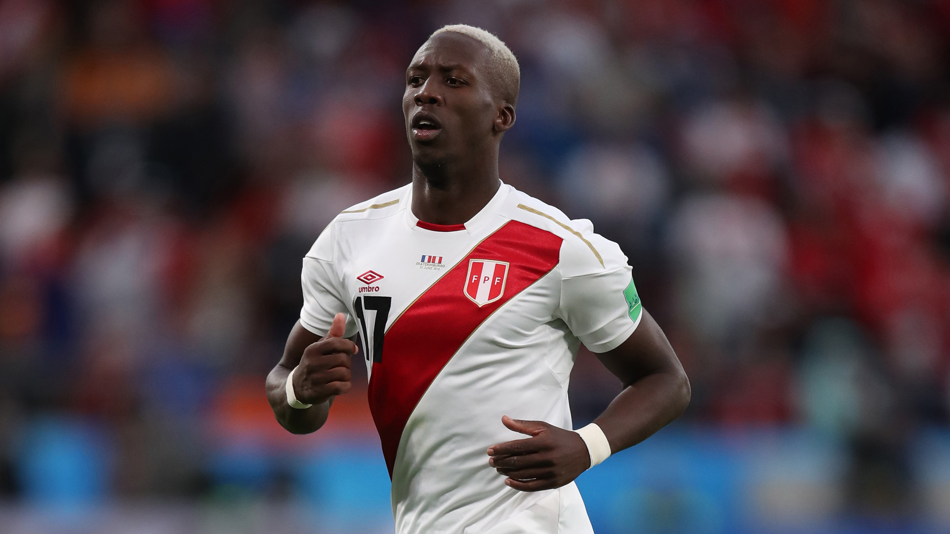 Luis Advíncula fue oficializado como nuevo jugador de Rayo Vallecano