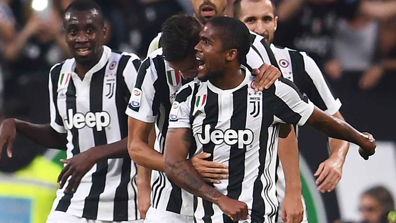 Afbeeldingsresultaat voor douglas costa juventus-sporting 2-1