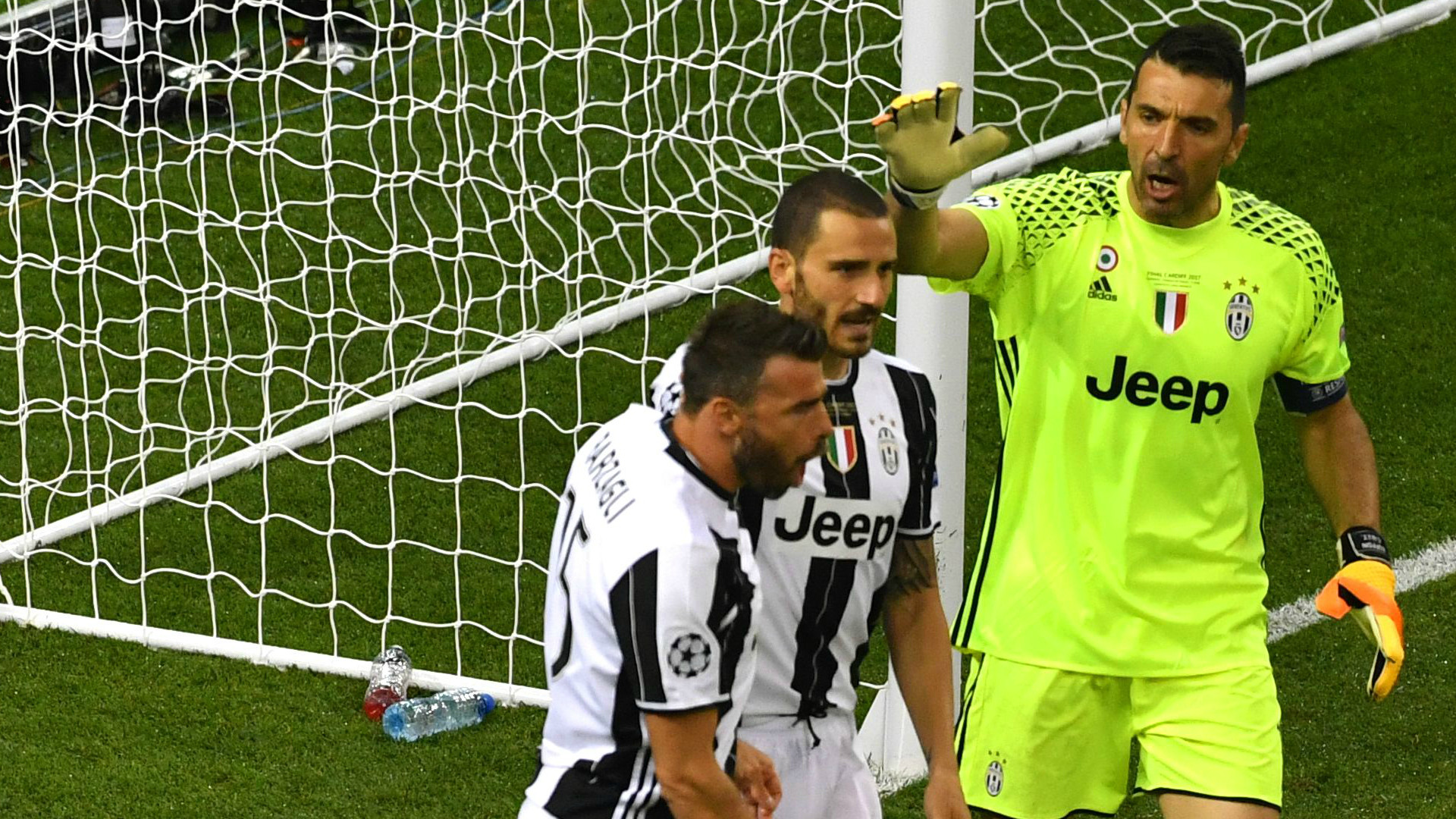 Lite Dybala-Bonucci a Cardiff? Interviene Marotta Lite Dybala-Bonucci a Cardiff? Interviene Marotta