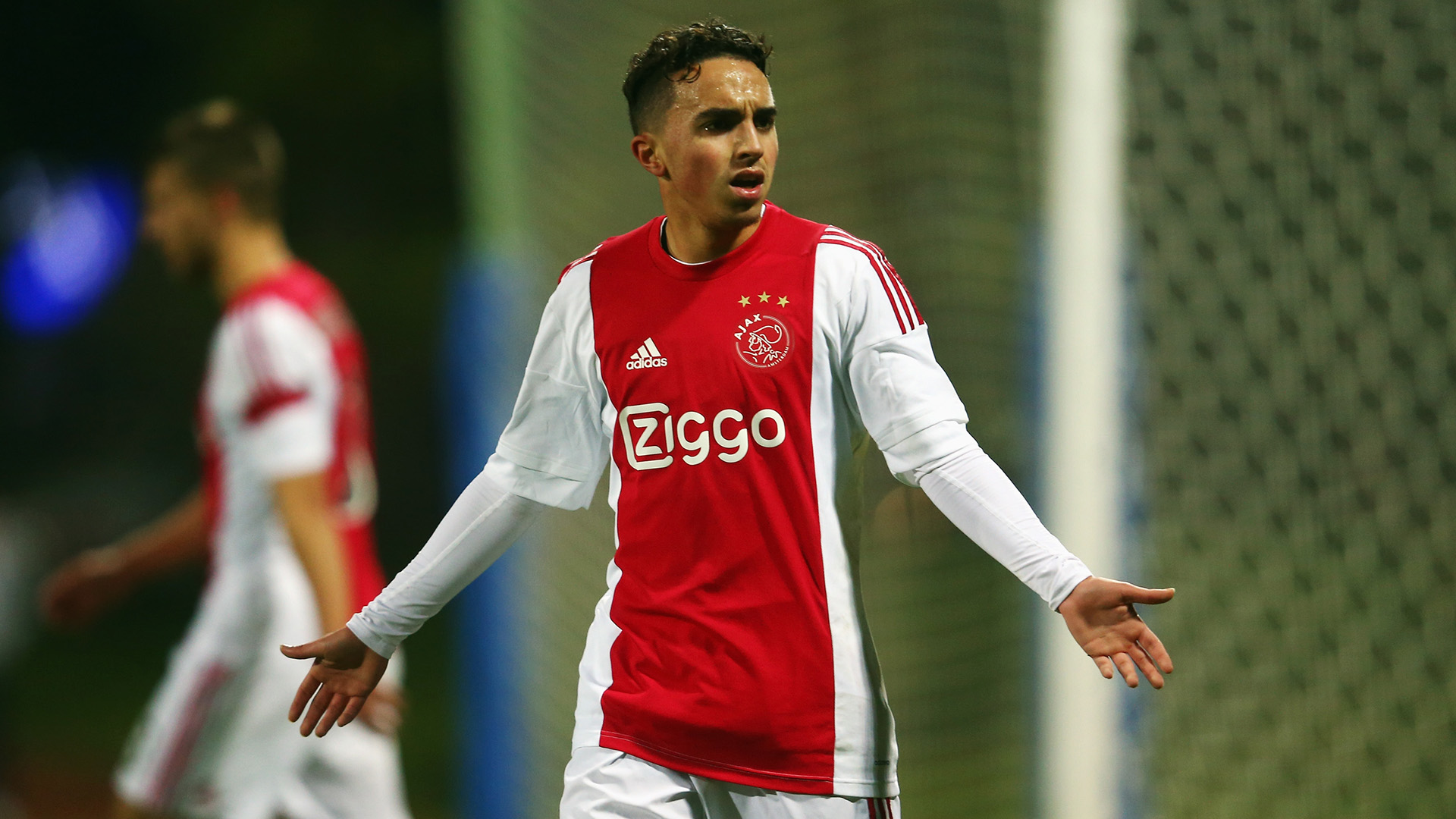 Ajax, malore in campo per Nouri: la situazione Ajax, malore in campo per Nouri: la situazione