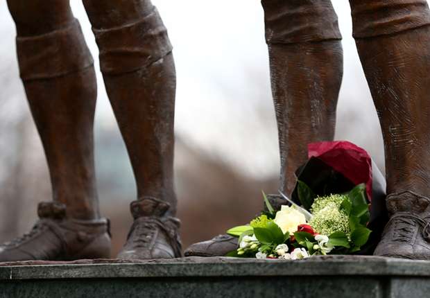 flowers-old-trafford_12c8fre5fib5i1ax663tlrjadn.jpg