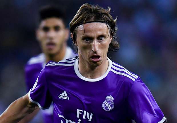 uefa-team-of-the-year-luka-modric_1xn40s6r38mab1515vpv6b6mbd.jpg