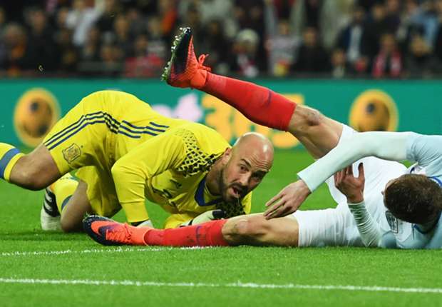 hd-pepe-reina-spain-jamie-vardy-england_19janwyz4lykk11lle5pko631h.jpg