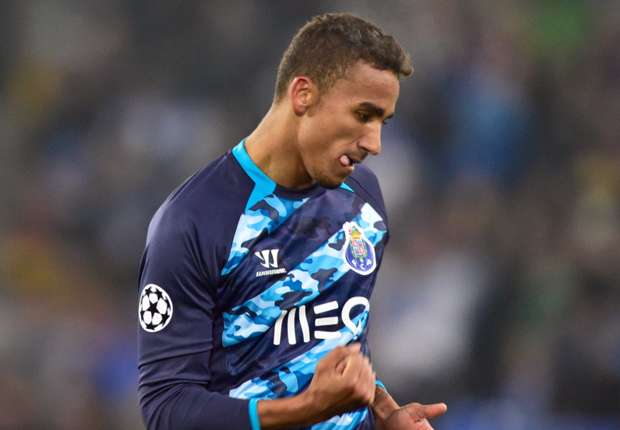 danilo-fc-basel-fc-porto-champions-league-18022015_cgh3ch39vsdy16sg5vqj9xh3u.jpg