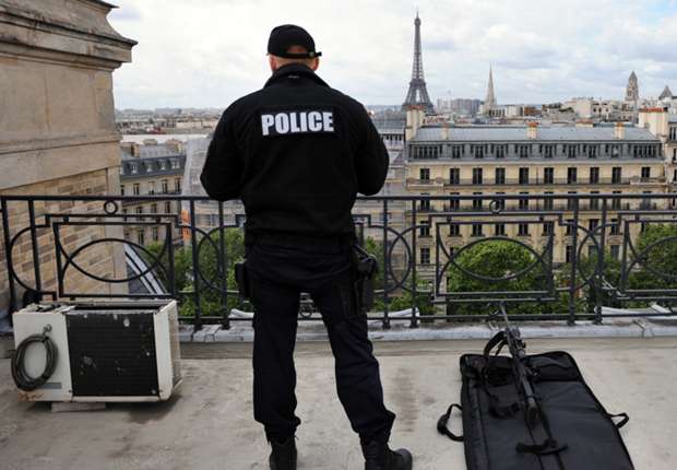 police-sniper-paris_4obijrj14s51eve38oala62c.jpg