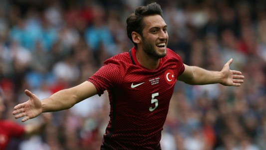 hakan-calhanoglu-turkey-vs-england_1oxy6v6iswzf51j8wz34qcndqz.jpg