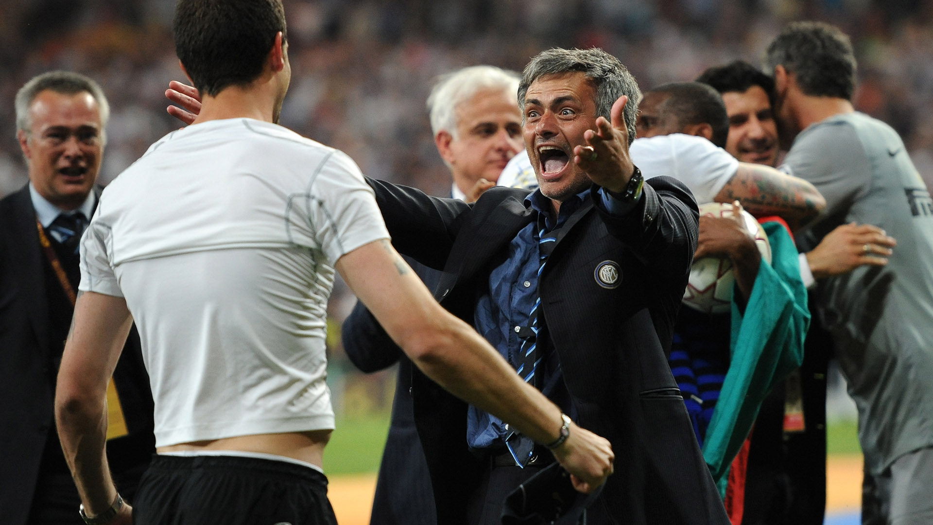 27 2 Jose Mourinho Inter Milan Champions League trophy - Goal.com